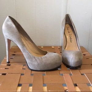 Pour La Victoire pumps